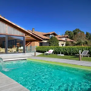 https://las-casas-de-ea-astei.basquecountryhotels.org